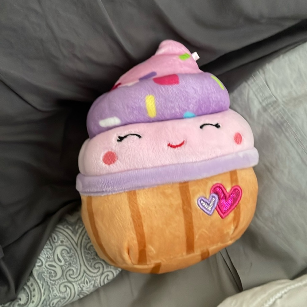 Squishmallow - cupcake